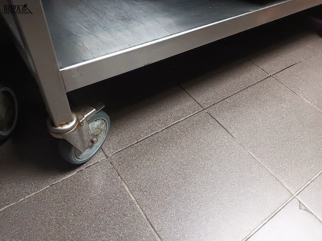 Lot 148 - rvs werktafel - afbeelding 2 van  3
