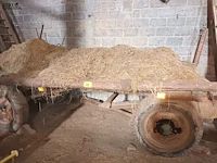 Lot 149 - hooiwagen met inhoud - afbeelding 1 van  3