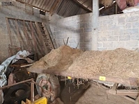 Lot 149 - hooiwagen met inhoud - afbeelding 2 van  3