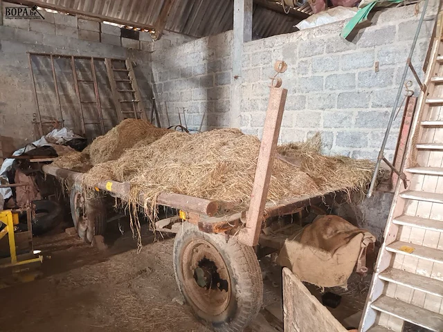 Lot 149 - hooiwagen met inhoud - afbeelding 3 van  3