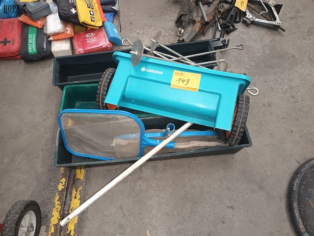 Lot 149 - tuinmateriaal - afbeelding 1 van  3