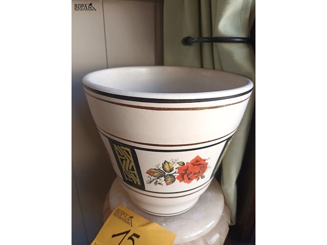 Lot 15 - albasten plantenstaander en bloempot - afbeelding 2 van  5