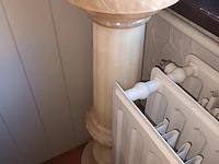 Lot 15 - albasten plantenstaander en bloempot - afbeelding 3 van  5