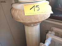 Lot 15 - albasten plantenstaander en bloempot - afbeelding 4 van  5