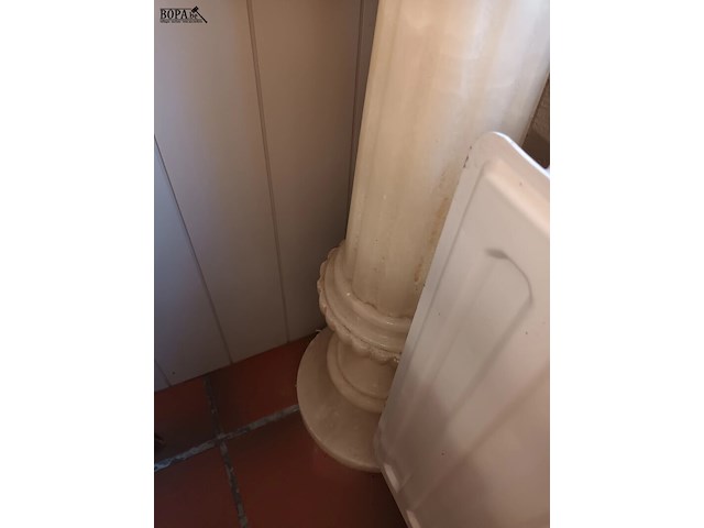 Lot 15 - albasten plantenstaander en bloempot - afbeelding 5 van  5