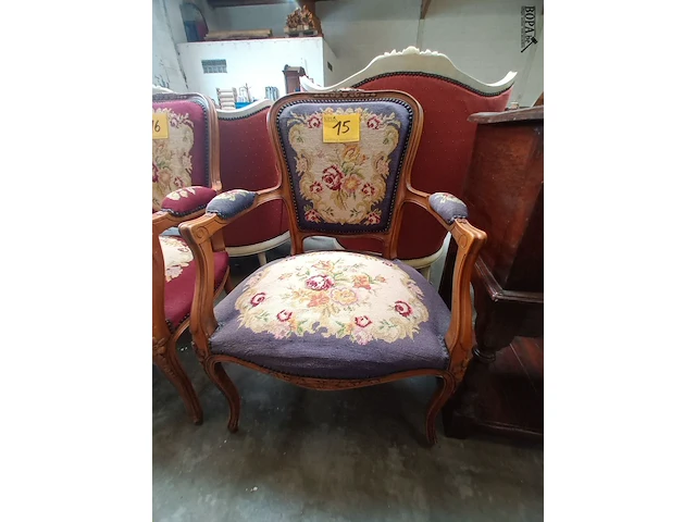 Lot 15 - armstoel louis xv - afbeelding 1 van  4
