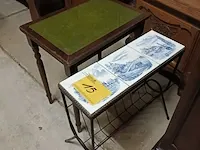Lot 15 - bijzettafel en krantenrekje - afbeelding 2 van  3
