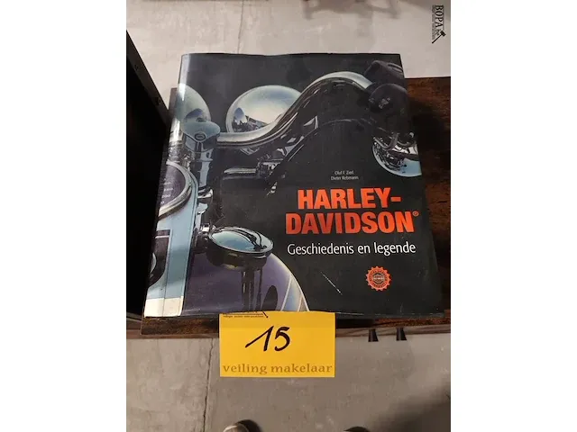 Lot 15 - boek harley-davidson - afbeelding 1 van  5