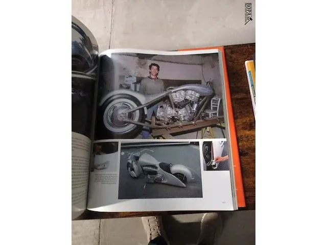 Lot 15 - boek harley-davidson - afbeelding 5 van  5