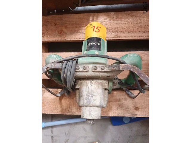 Lot 15 - bouwmixer hitachi - afbeelding 1 van  3