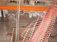 Lot 15 - dakpannen, metalen staven en afspanningsnet - afbeelding 3 van  3