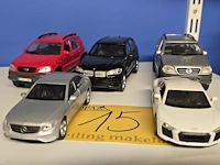 Lot 15 - diverse miniatuur autootjes 5 stuks - afbeelding 1 van  1
