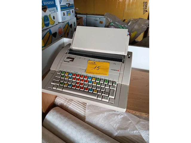 Lot 15 - elektrische typemachine olympia - afbeelding 1 van  3