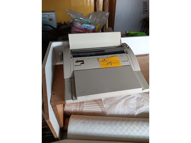 Lot 15 - elektrische typemachine olympia - afbeelding 3 van  3