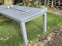 Lot 15 - gegalvaniseerde tuintafel - afbeelding 1 van  4
