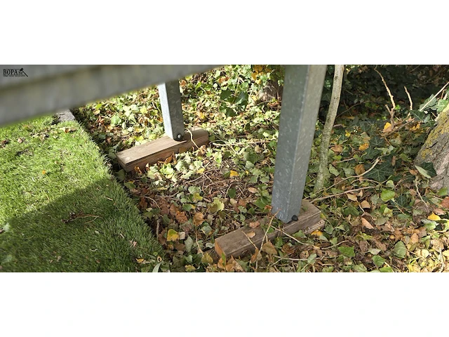 Lot 15 - gegalvaniseerde tuintafel - afbeelding 4 van  4
