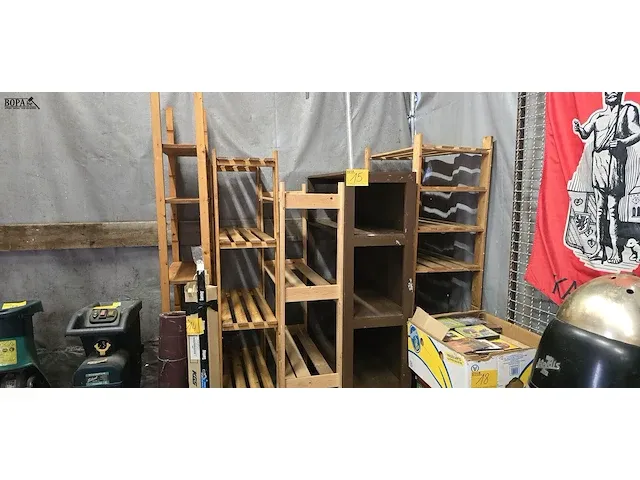 Lot 15 - houten opbergrekken 5 stuks - afbeelding 1 van  5