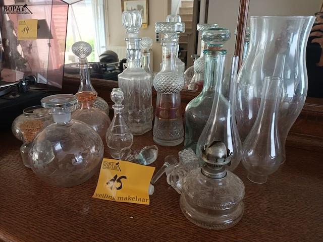 Lot 15 - karaffen en glaswerk. 19 stuks - afbeelding 1 van  5