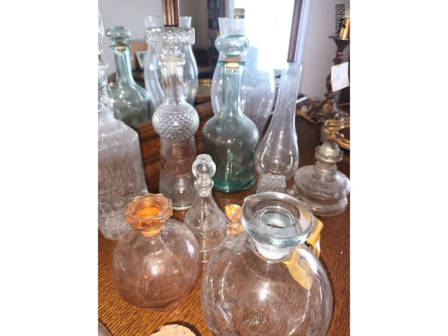 Lot 15 - karaffen en glaswerk. 19 stuks - afbeelding 3 van  5