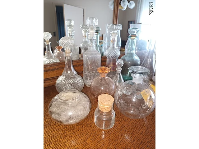 Lot 15 - karaffen en glaswerk. 19 stuks - afbeelding 4 van  5