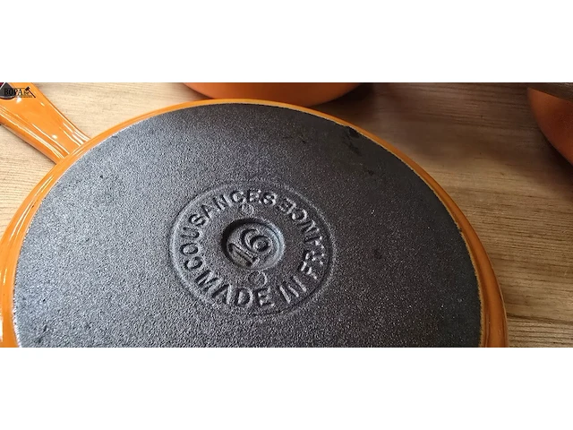Lot 15 - le creuset potten, 4 stuks + 1 pan. - afbeelding 2 van  3
