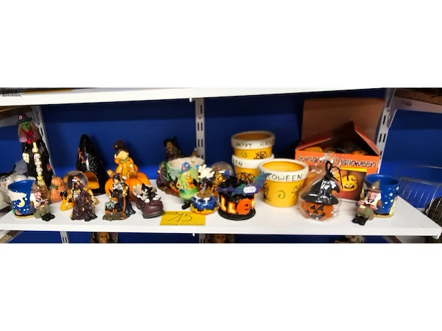 Lot 15 - lot diverse halloween decoratie, ong 18 stuks - afbeelding 1 van  4