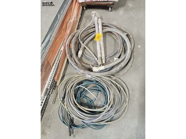 Lot 15 - luchtdruk slangen, rondo mortelslangen spuitstukken - afbeelding 1 van  10