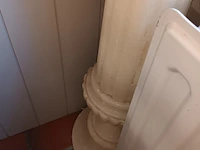 Lot 15 - marmeren plantenstaander en bloempot - afbeelding 5 van  5