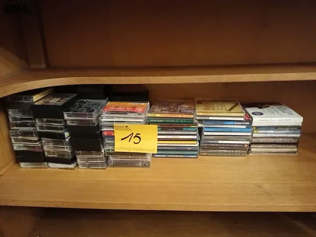 Lot 15 - muziek cassettes en cd’s - afbeelding 1 van  3
