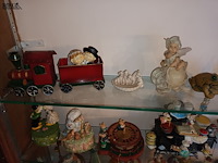 Lot 15 - muziekdoosjes en beeldjes. 70 stuks - afbeelding 4 van  9