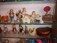 Lot 15 - muziekdoosjes en beeldjes. 70 stuks - afbeelding 6 van  9