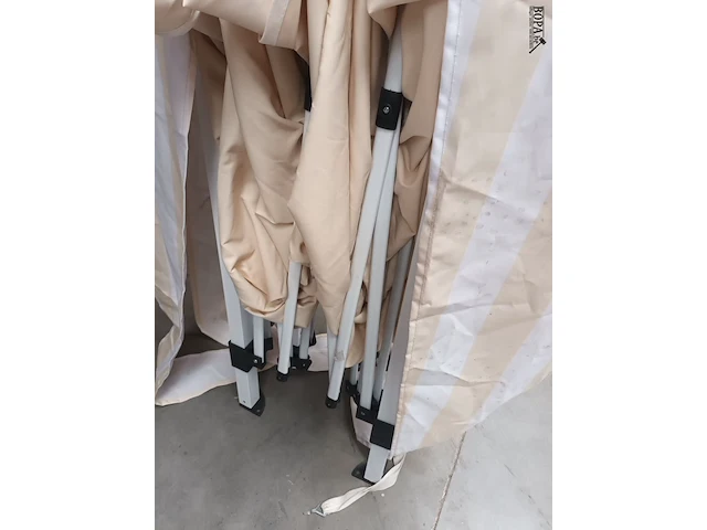 Lot 15 - partytent - afbeelding 2 van  3
