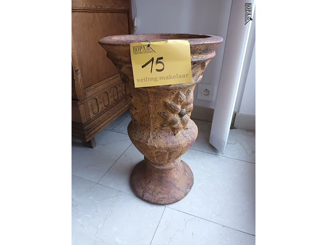 Lot 15 - tuinvaas - afbeelding 1 van  4