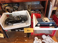 Lot 150 - model auto’s. 2 stuks - afbeelding 1 van  7