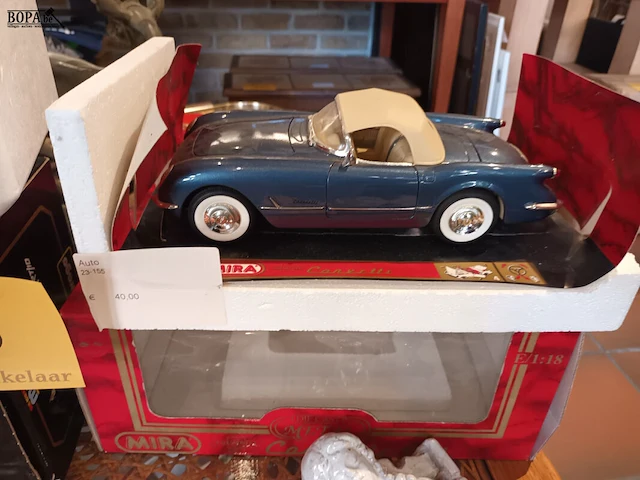 Lot 150 - model auto’s. 2 stuks - afbeelding 4 van  7