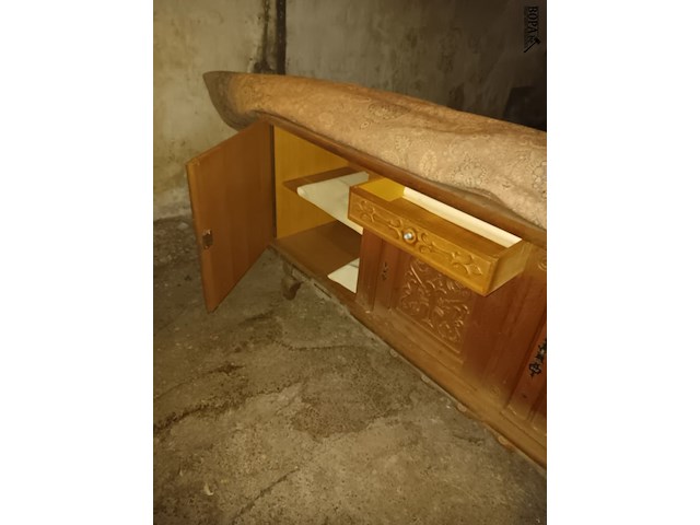 Lot 150 - retro dressoir kast - afbeelding 2 van  2