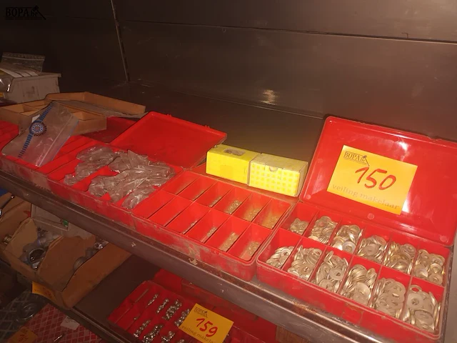 Lot 150 - rondellen, moeren en bouten - afbeelding 1 van  5