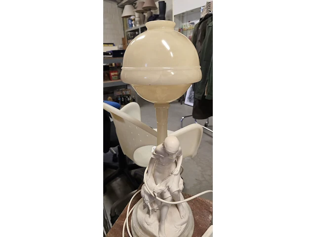 Lot 150 - vintage lamp, meisje met schaap op marmeren voet en marmeren - afbeelding 3 van  4