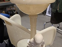 Lot 150 - vintage lamp, meisje met schaap op marmeren voet en marmeren - afbeelding 3 van  4