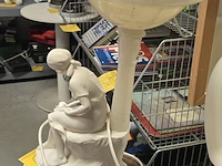 Lot 150 - vintage lamp, meisje met schaap op marmeren voet en marmeren - afbeelding 4 van  4