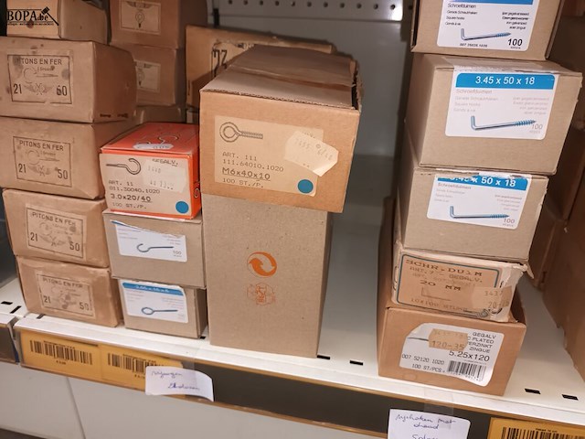 Lot 151 - bouten, moeren, vijsogen, haken - afbeelding 6 van  6