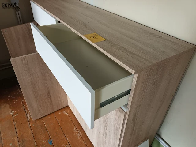 Lot 151 - lage kast - afbeelding 4 van  4