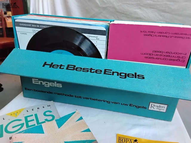 Lot 151 - lot engels leren, boeken en platen - afbeelding 2 van  3