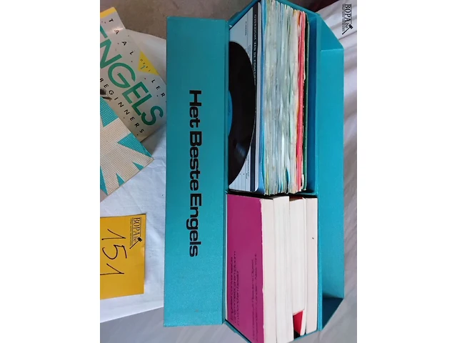 Lot 151 - lot engels leren, boeken en platen - afbeelding 3 van  3