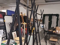 Lot 151 - metalen kledingrekken. 3 stuks - afbeelding 3 van  6