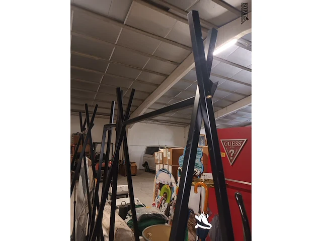 Lot 151 - metalen kledingrekken. 3 stuks - afbeelding 5 van  6