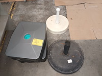 Lot 151 - parasolvoet. 4 stuks - afbeelding 1 van  2