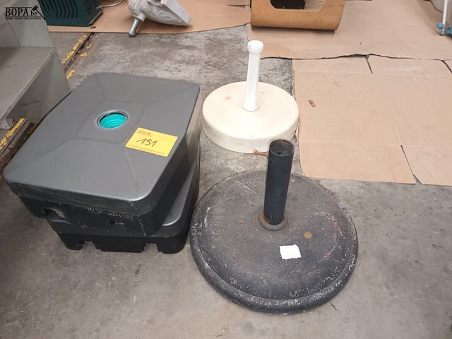 Lot 151 - parasolvoet. 4 stuks - afbeelding 2 van  2