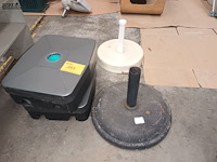 Lot 151 - parasolvoet. 4 stuks - afbeelding 2 van  2