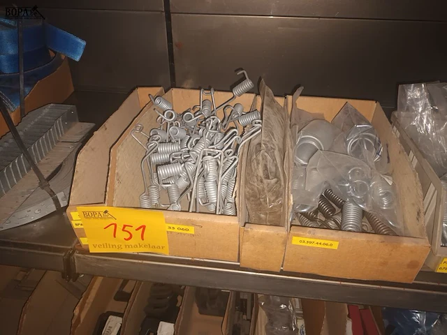 Lot 151 - veren - afbeelding 5 van  5